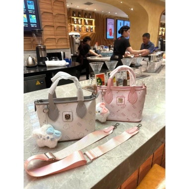 Túi đeo chéo size 17 Hello Kitty dáng làn, da mềm, giá chỉ 88.999₫ – Phương Lan
