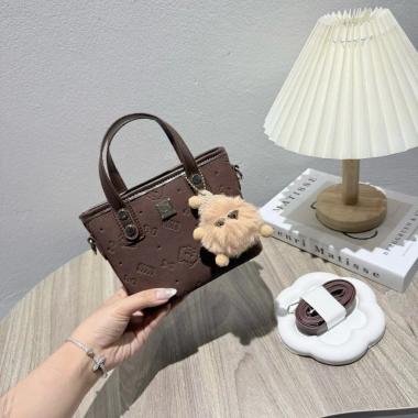 Túi đeo chéo, vai dáng làn da lộn in Kitty cute, tặng gấu treo - chỉ 89.000đ 5
