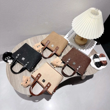 Túi đeo chéo, vai dáng làn da lộn in Kitty cute, tặng gấu treo - chỉ 89.000đ 8