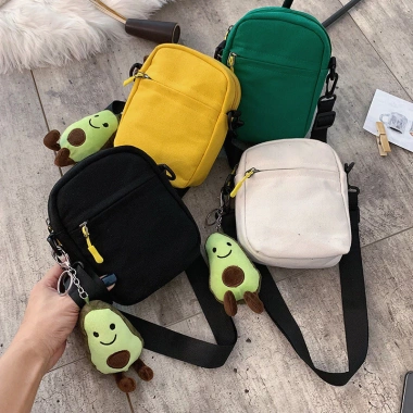 Túi đeo vai anime Doremon & Pikachu, vải vuông nhỏ, dễ thương cho bé, bảo quản điện thoại, du lịch - 120.960đ 3 Túi đeo vai anime Doremon & Pikachu, vải vuông nhỏ, dễ thương cho bé, bảo quản điện thoại, du lịch - 120.960đ 3