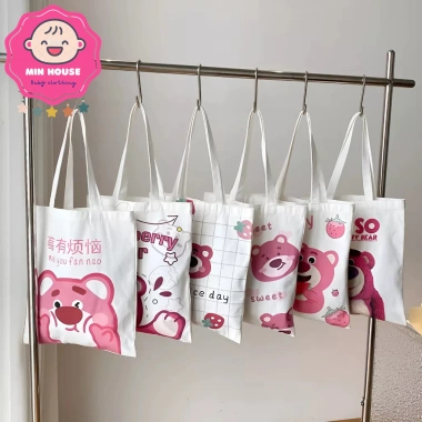 Túi đeo vai, ba lô, bình nước gấu dâu Lotso lông mịn xinh xắn cho bé gái 169k