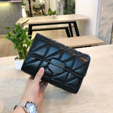 Túi đeo vai da mềm nữ - khóa vuông sang chảnh, dây xích cao cấp, phong cách Hàn Quốc đi làm đi chơi - chỉ 82.960₫ 4 Túi đeo vai da mềm nữ - khóa vuông sang chảnh, dây xích cao cấp, phong cách Hàn Quốc đi làm đi chơi - chỉ 82.960₫ 4
