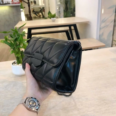 Túi đeo vai da mềm nữ - khóa vuông sang chảnh, dây xích cao cấp, phong cách Hàn Quốc đi làm đi chơi - chỉ 82.960₫