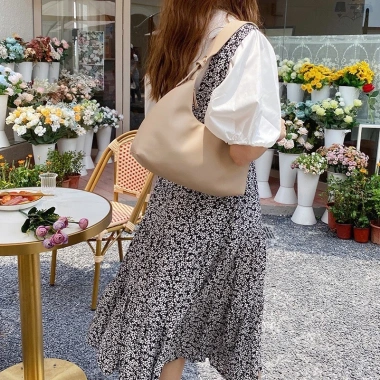 Túi đeo vai nữ da PU mềm, dây điều chỉnh độ dài, cầm tay tiện lợi, màu trơn dễ vệ sinh - 200k 5 Túi đeo vai nữ da PU mềm, dây điều chỉnh độ dài, cầm tay tiện lợi, màu trơn dễ vệ sinh - 200k 5