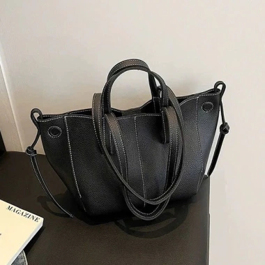 Túi Đeo Vai Nữ Lớn TXN32 Đa Năng, Phối Đồ Đơn Giản, Tiện Dụng, Giá 178.000₫ 10 Túi Đeo Vai Nữ Lớn TXN32 Đa Năng, Phối Đồ Đơn Giản, Tiện Dụng, Giá 178.000₫ 10
