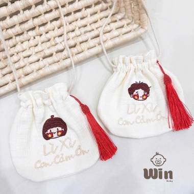 Túi Đựng Lì Xì Tết 2.026 Win Thêu Cute – Túi Đeo Chéo Dày Dặn, Cảm Ơn, Giá Sỉ 60.000₫ 9 Túi Đựng Lì Xì Tết 2.026 Win Thêu Cute – Túi Đeo Chéo Dày Dặn, Cảm Ơn, Giá Sỉ 60.000₫ 9