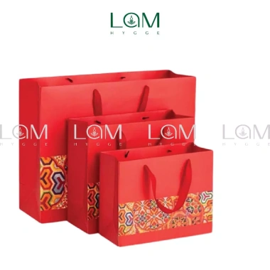 Túi Đựng Quà Đỏ Sang Trọng, Họa Tiết Thổ Cẩm, Giấy I250 Dày Cứng, Quai Xách - Giá 150k 2
