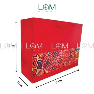Túi Đựng Quà Đỏ Sang Trọng, Họa Tiết Thổ Cẩm, Giấy I250 Dày Cứng, Quai Xách - Giá 150k 5