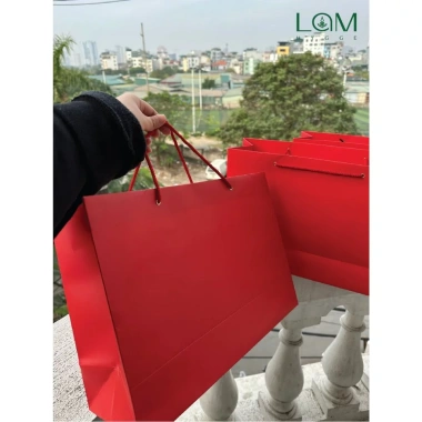 Túi Đựng Quà Đỏ Sang Trọng, Họa Tiết Thổ Cẩm, Giấy I250 Dày Cứng, Quai Xách - Giá 150k 10