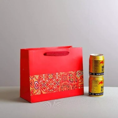 Túi đựng quà Tết 10 túi giấy đỏ thổ cẩm cao cấp - Giá ưu đãi 117.000đ 7 Túi đựng quà Tết 10 túi giấy đỏ thổ cẩm cao cấp - Giá ưu đãi 117.000đ 7
