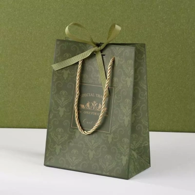 Túi đựng quà Tết và mỹ phẩm sang trọng size to 26x12x33cm/21x11x27cm - Giá 4.750₫ 7 Túi đựng quà Tết và mỹ phẩm sang trọng size to 26x12x33cm/21x11x27cm - Giá 4.750₫ 7