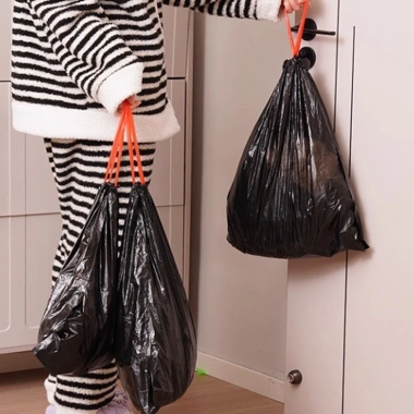 Túi đựng rác màu đen, tay cầm, dây rút dày – Dùng một lần dày, chỉ 49.422₫ 2