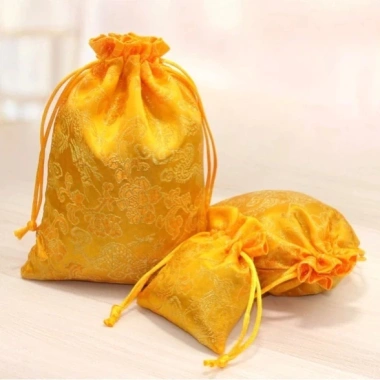 Túi gấm đỏ vàng may mắn - Thêu hoa, long phụng, đựng quà Tết, giá 5.000 VND 2