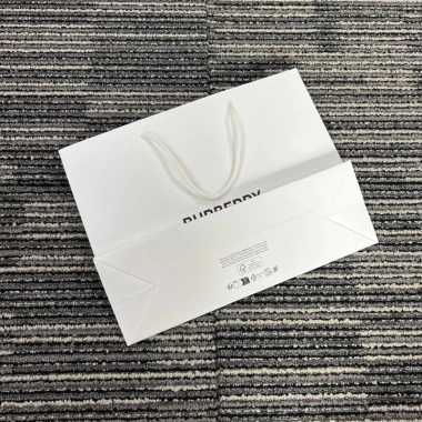 Túi giấy Burberry 30x23x10 - Sang trọng, giá ưu đãi 30.000 VND (giảm từ 37.500) 3 Túi giấy Burberry 30x23x10 - Sang trọng, giá ưu đãi 30.000 VND (giảm từ 37.500) 3
