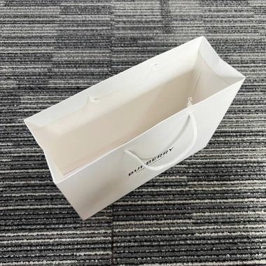 Túi giấy Burberry 30x23x10 - Sang trọng, giá ưu đãi 30.000 VND (giảm từ 37.500)