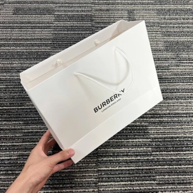 Túi giấy Burberry 30x23x10 - Sang trọng, giá ưu đãi 30.000 VND (giảm từ 37.500)