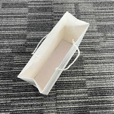 Túi giấy Burberry 30x23x10 - Sang trọng, giá ưu đãi 30.000 VND (giảm từ 37.500)