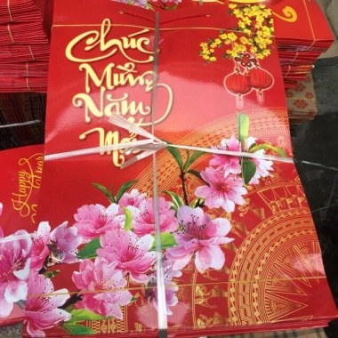 Túi giấy đỏ Chúc Mừng Năm Mới có quai đựng quà - Thiết kế đẹp, lịch sự, giá 95.000 VND