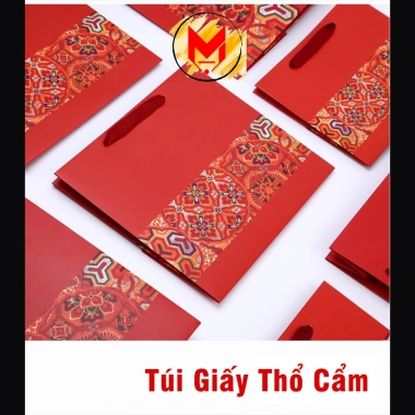 Túi Giấy Thổ Cẩm Đỏ Quà Tết và Trung Thu, Túi Đựng Quà Cứng Hoa Văn MILCA 17,019₫