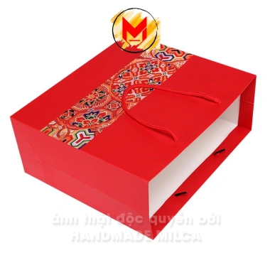 Túi Giấy Thổ Cẩm Đỏ Quà Tết và Trung Thu, Túi Đựng Quà Cứng Hoa Văn MILCA 17,019₫