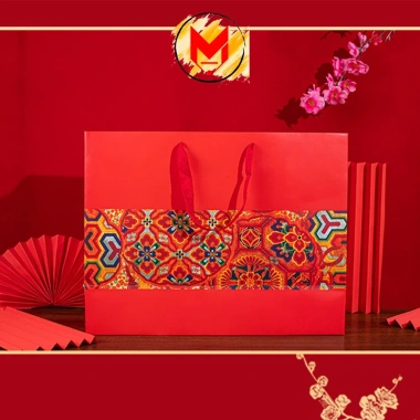 Túi Giấy Thổ Cẩm Đỏ Quà Tết và Trung Thu, Túi Đựng Quà Cứng Hoa Văn MILCA 17,019₫