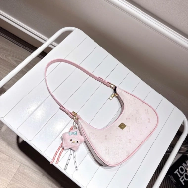 Túi kẹp nách đeo chéo nữ họa tiết mèo Kitty, charm, giảm 17% chỉ 73.000 VND 5 Túi kẹp nách đeo chéo nữ họa tiết mèo Kitty, charm, giảm 17% chỉ 73.000 VND 5
