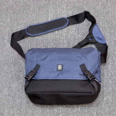 Túi máy ảnh Crumpler Proper Roady 7.500 có ngăn iPad - Giá chỉ 346.500₫