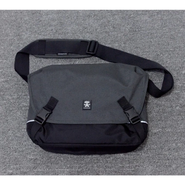 Túi máy ảnh Crumpler Proper Roady 7.500 có ngăn iPad - Giá chỉ 346.500₫
