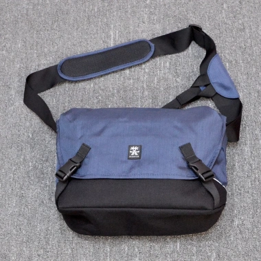 Túi máy ảnh Crumpler Proper Roady 7.500 navy – Bảo vệ, gọn nhẹ, giá chỉ 320.000 VND
