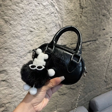 Túi mini đeo chéo dạng bàu chữ nổi kèm gấu treo, cute thời trang, giá 75.000đ 4
