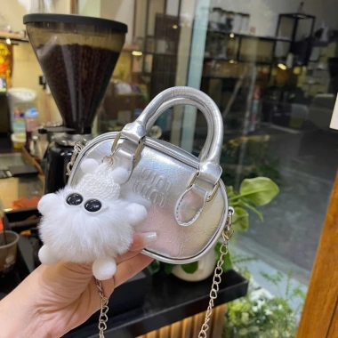 Túi mini đeo chéo dạng bàu chữ nổi kèm gấu treo, cute thời trang, giá 75.000đ 7