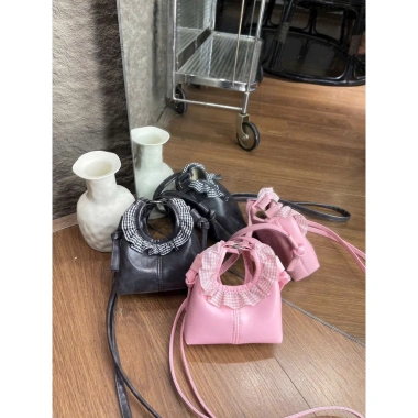 Túi Mini Nữ Hàn Quốc Viền Rèm Caro Da Mềm 4 Màu - Giá Ưu Đãi 58.000₫ 7 Túi Mini Nữ Hàn Quốc Viền Rèm Caro Da Mềm 4 Màu - Giá Ưu Đãi 58.000₫ 7