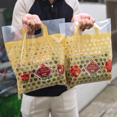 Túi Nylon 5kg Giỏ Tre Đựng Quà, Bánh Kẹo, Quần Áo - Giá Sỉ 89k - Gold Pack VN 2 Túi Nylon 5kg Giỏ Tre Đựng Quà, Bánh Kẹo, Quần Áo - Giá Sỉ 89k - Gold Pack VN 2