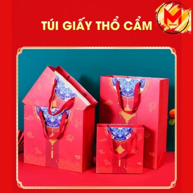 Túi Quà Tặng Giấy Cứng Màu Đỏ Hoạ Tiết Lễ Hội - Nhiều Kích Thước MILCA, Túi Đựng Quà Tết Giá Ưu Đãi 17.019₫ 5