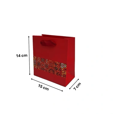 Túi quà Tết 2.026 màu đỏ hoa văn thổ cẩm sang trọng - Túi giấy tri ân khách hàng 9 Túi quà Tết 2.026 màu đỏ hoa văn thổ cẩm sang trọng - Túi giấy tri ân khách hàng 9