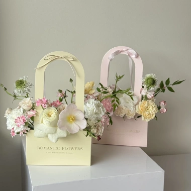 Túi Quai Vòm Romantic Flowers - Túi Giấy Cắm Hoa Độc Đáo Giá 20.000 VNĐ