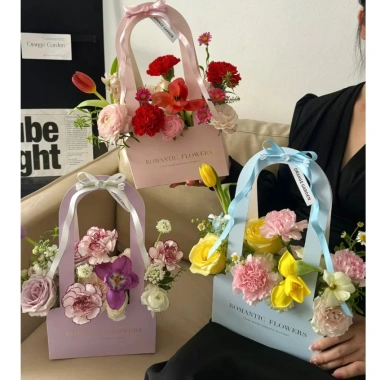 Túi Quai Vòm Romantic Flowers - Túi Giấy Cắm Hoa Độc Đáo Giá 20.000 VNĐ