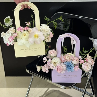 Túi Quai Vòm Romantic Flowers - Túi Giấy Cắm Hoa Độc Đáo Giá 20.000 VNĐ