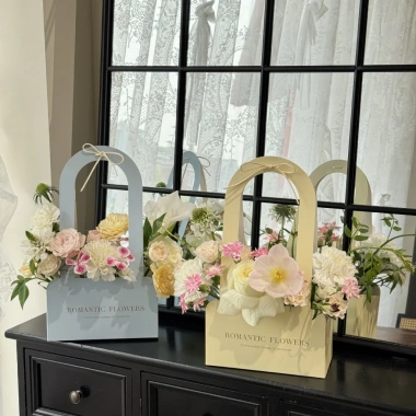 Túi Quai Vòm Romantic Flowers - Túi Giấy Cắm Hoa Độc Đáo Giá 20.000 VNĐ