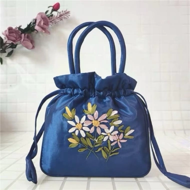 Túi thêu hoa dây rút xinh xắn – Giá chỉ 55.000đ, giảm tới 13.750đ, phụ kiện thời trang nữ 7 Túi thêu hoa dây rút xinh xắn – Giá chỉ 55.000đ, giảm tới 13.750đ, phụ kiện thời trang nữ 7