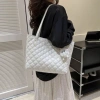 Túi thời trang đeo vai nữ cao cấp chần trám, tote SMN756 - Đi học đi chơi, tặng móc bông, giá chỉ 75.000 VND 3