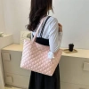 Túi thời trang đeo vai nữ cao cấp chần trám, tote SMN756 - Đi học đi chơi, tặng móc bông, giá chỉ 75.000 VND 6