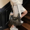 Túi Tote Balo Nữ Da PU Bóng Thời Trang Hàn Quốc Đeo Chéo Đa Năng + Móc Gấu Dễ Thương - Giá 82.000₫ TXN212 4