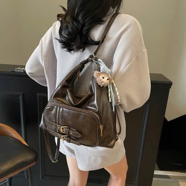 Túi Tote Balo Nữ Da PU Bóng Thời Trang Hàn Quốc Đeo Chéo Đa Năng + Móc Gấu Dễ Thương - Giá 82.000₫ TXN212 9 Túi Tote Balo Nữ Da PU Bóng Thời Trang Hàn Quốc Đeo Chéo Đa Năng + Móc Gấu Dễ Thương - Giá 82.000₫ TXN212 9