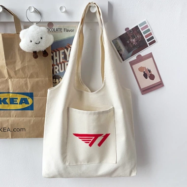 Túi Tote Canvas Đeo Vai T1 Tê Đỏ Ngăn Ngoài Đựng A4 - Giá 45.000₫