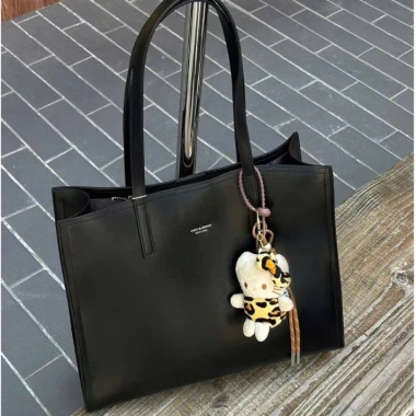 Túi Tote Da Mềm Dáng Công Sở Lịch Sự Quảng Châu Cao Cấp Kèm Charm 699.000 VND