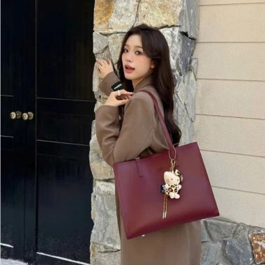 Túi Tote Da Mềm Dáng Công Sở Lịch Sự Quảng Châu Cao Cấp Kèm Charm 699.000 VND