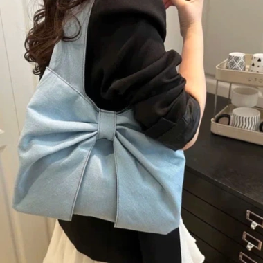 Túi Tote Denim Hàn Quốc Dáng Chiếc Nơ Nhỏ Gọn – Dễ Phối Đồ, Giá Chỉ 98.000đ Túi Tote Denim Hàn Quốc Dáng Chiếc Nơ Nhỏ Gọn – Dễ Phối Đồ, Giá Chỉ 98.000đ