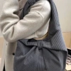 Túi Tote Denim Hàn Quốc Dáng Chiếc Nơ Nhỏ Gọn – Dễ Phối Đồ, Giá Chỉ 98.000đ 4