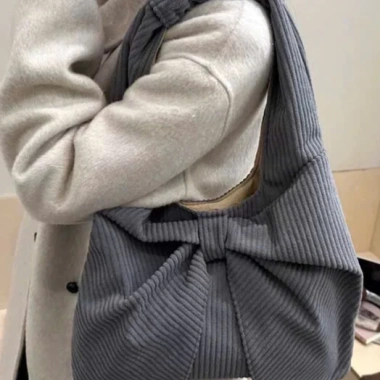 Túi Tote Denim Hàn Quốc Dáng Chiếc Nơ Nhỏ Gọn – Dễ Phối Đồ, Giá Chỉ 98.000đ 4 Túi Tote Denim Hàn Quốc Dáng Chiếc Nơ Nhỏ Gọn – Dễ Phối Đồ, Giá Chỉ 98.000đ 4
